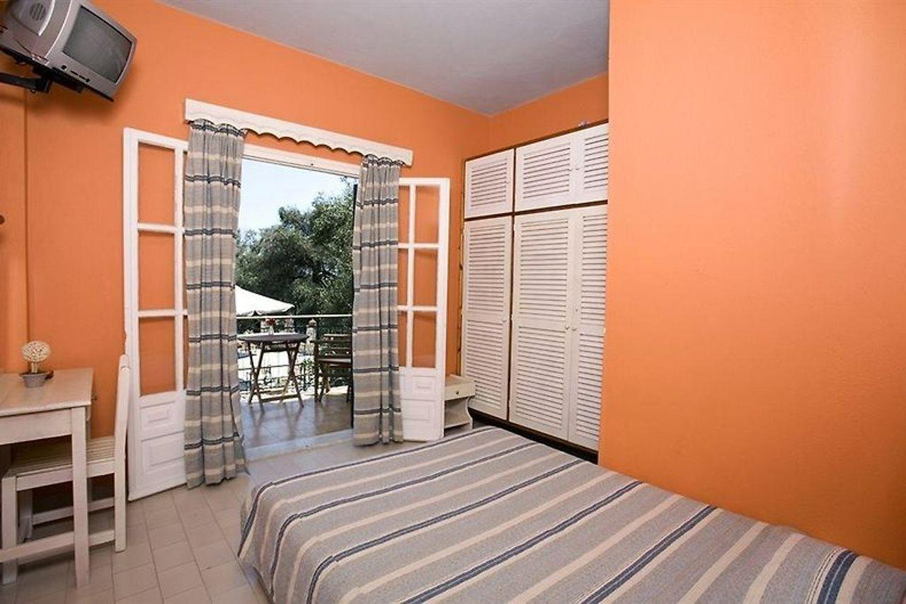 Yannis Servos Barbati Apartments Luaran gambar